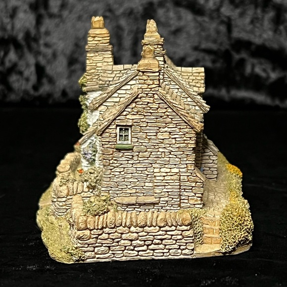 Lilliput Lane | Puffin Row | England Collection - Picture 6 of 16